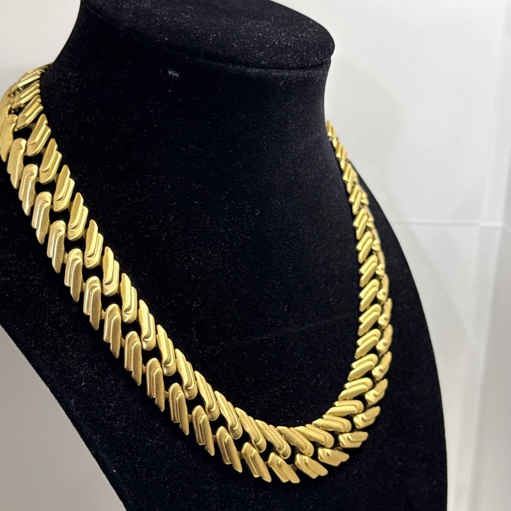 Vintage Monet Necklace Satin Gold Tone 16" Chevron Herringbone Link 162 - Picture 3 of 7